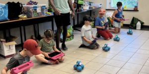 Carreras de robots en la escuela primaria