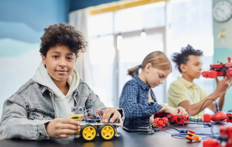 ¿Cómo es un laboratorio de robótica para niños?